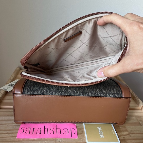 🌼Michael Kors Purse with iPad case - Picture 6 of 13